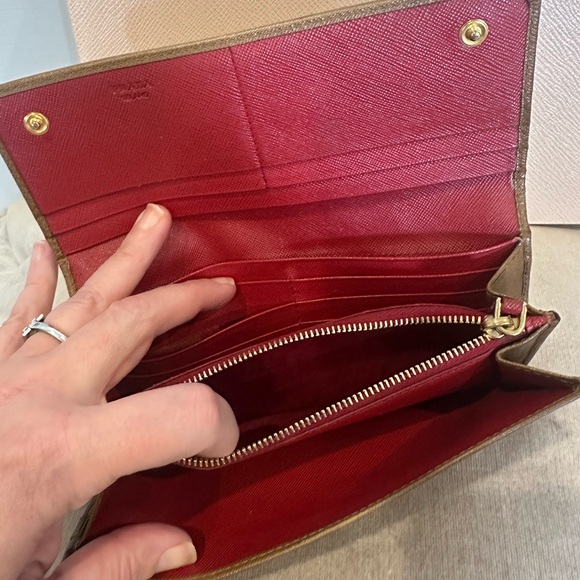 Prada Wallet - Picture 5 of 14